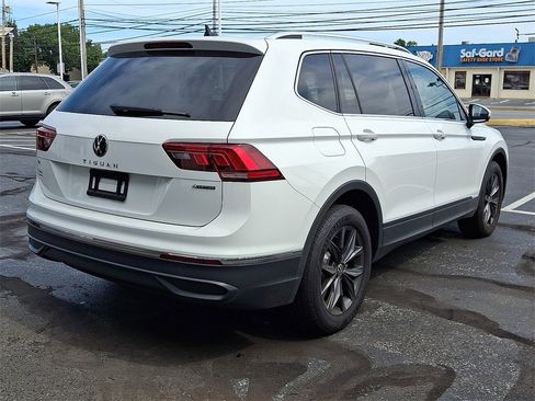 Used 2022 Volkswagen Tiguan SE image 8