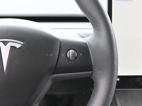 Used 2024 Tesla Model Y Performance image 16