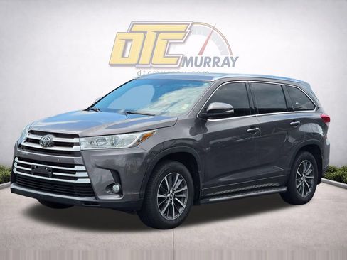 Used 2017 Toyota Highlander XLE FWD image 2