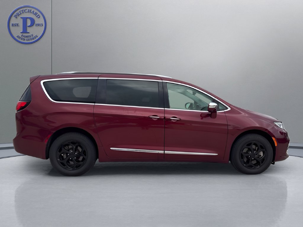 Used 2021 Chrysler Pacifica Limited w/ Premium & Safety Sphere Group AWD/4WD image 8