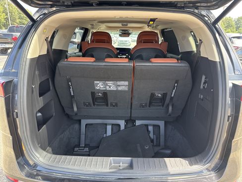 Used 2024 Kia Carnival SX Prestige FWD image 9