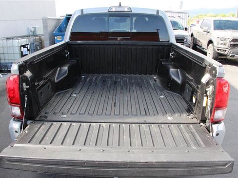 Used 2018 Toyota Tacoma TRD Sport w/ Technology Package AWD/4WD image 45