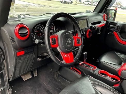 Used 2017 Jeep Wrangler Unlimited Rubicon image 9