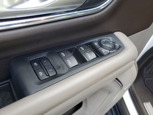 Used 2022 GMC Yukon SLT w/ SLT Premium Package image 9