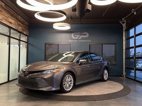 Used 2018 Toyota Camry XLE image 7