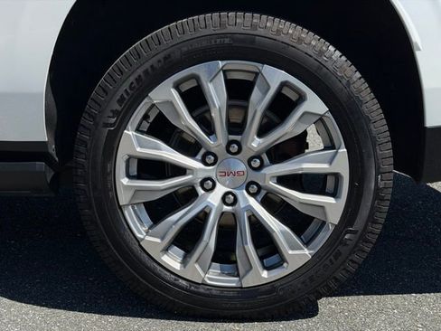 Used 2023 GMC Yukon XL Denali image 16