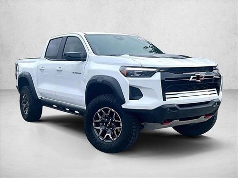 Used 2025 Chevrolet Colorado ZR2 w/ Technology Package AWD/4WD image 12