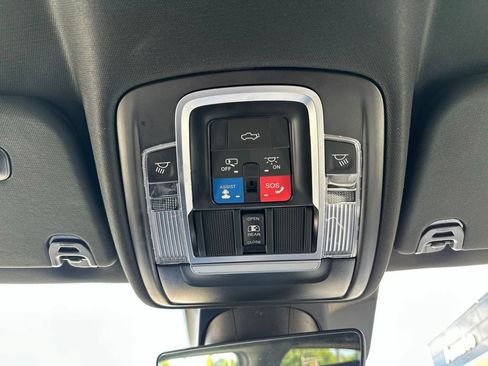 Used 2023 RAM 1500 Laramie AWD/4WD image 37