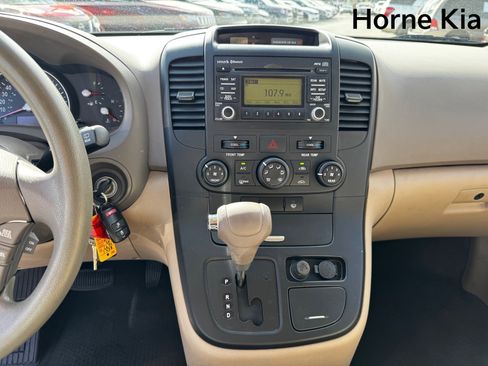 Used 2012 Kia Sedona LX image 21