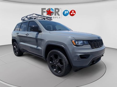 Used 2020 Jeep Grand Cherokee Laredo AWD/4WD image 7
