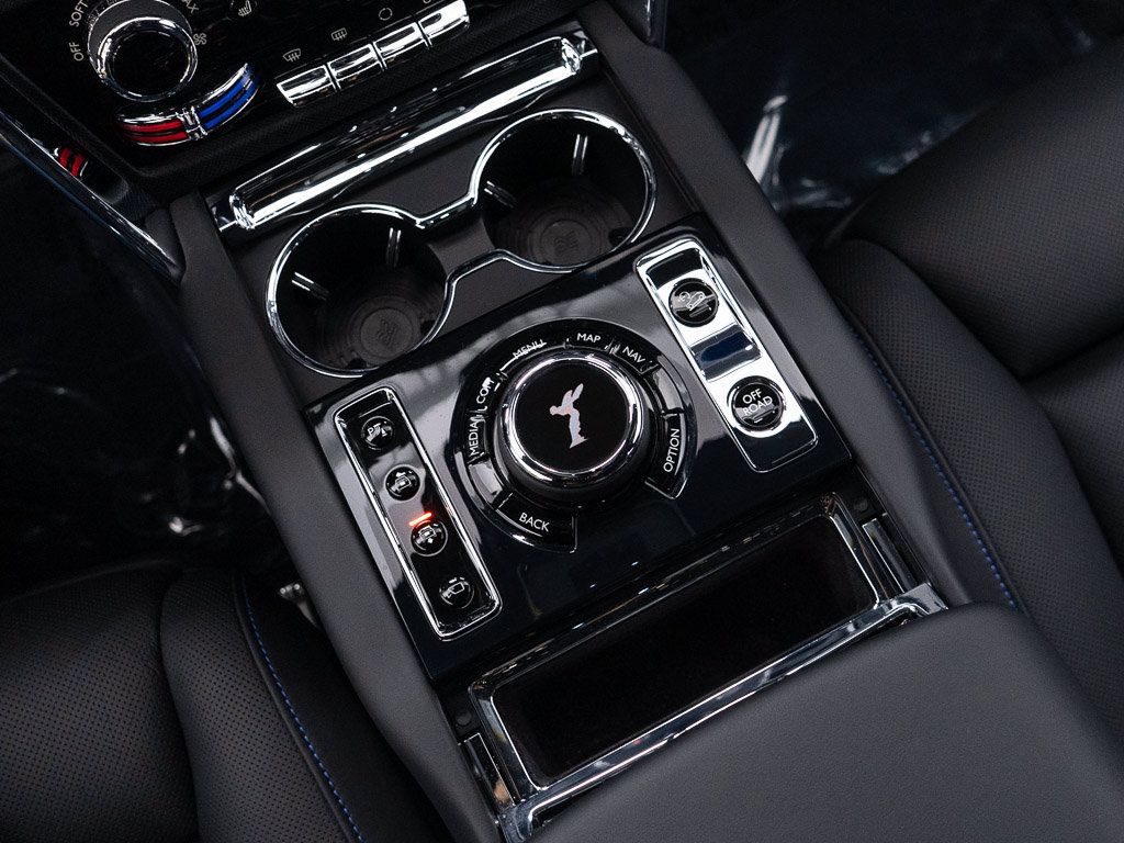 Certified 2022 Rolls-Royce Cullinan w/ Technology Package AWD/4WD image 40
