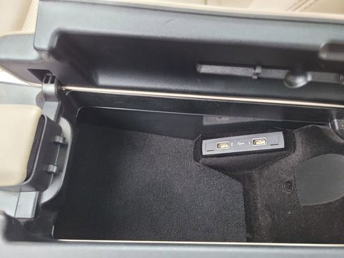 Used 2016 Mercedes-Benz E 350 4MATIC Sedan image 41