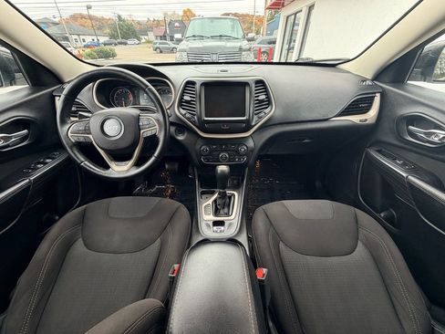 Used 2017 Jeep Cherokee Latitude image 18