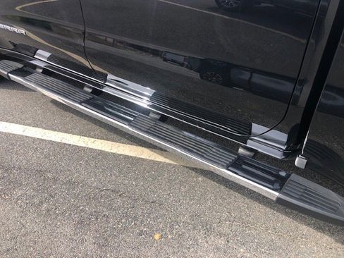 Used 2022 GMC Sierra 1500 SLT w/ SLT Premium Package image 9