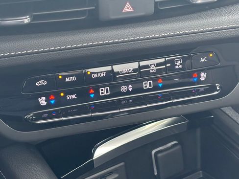 Used 2023 Buick Envision Avenir image 32