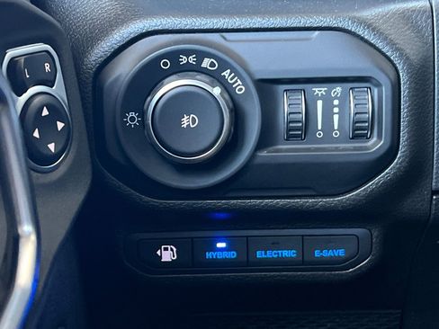 Used 2021 Jeep Wrangler Unlimited Sahara image 31