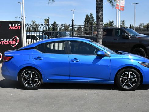 Used 2025 Nissan Sentra SV FWD image 9