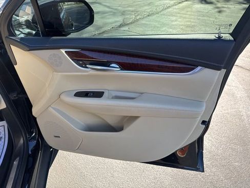 Used 2018 Cadillac XT5 Luxury w/ Driver Awareness Package FWD image 18