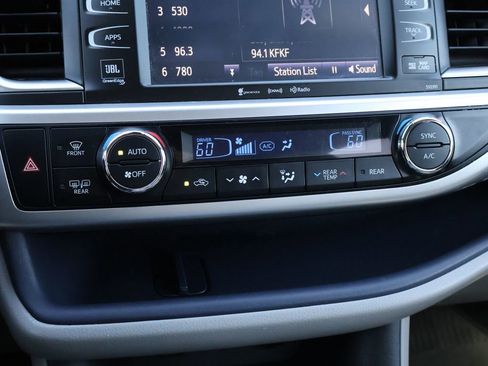 Used 2018 Toyota Highlander Limited Platinum AWD/4WD image 23