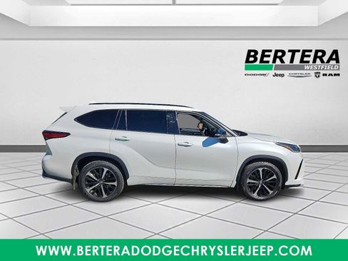 Used 2022 Toyota Highlander XSE image 7