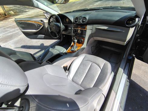 Used 2007 Mercedes-Benz CLK 350 Coupe image 32