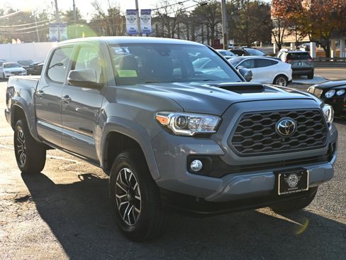 Used 2021 Toyota Tacoma TRD Sport w/ Technology Package image 5