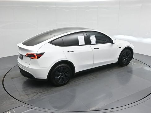 Used 2025 Tesla Model Y Long Range image 38