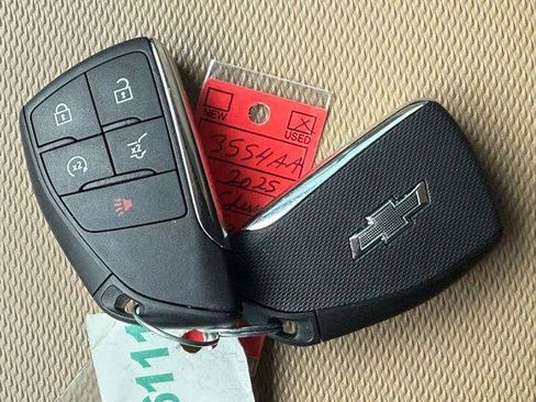 Used 2025 Chevrolet Equinox ACTIV w/ Safety and Technology Package FWD image 17