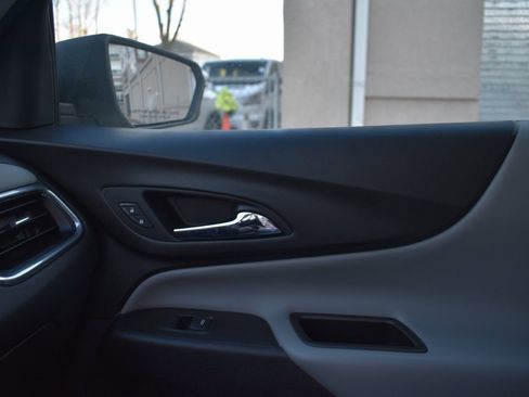 Used 2020 Chevrolet Equinox LS w/ LS Convenience Package image 19