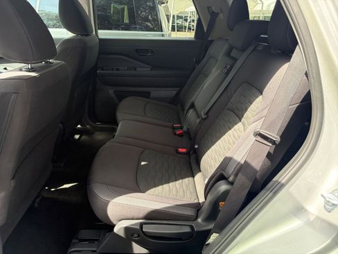 Used 2025 Nissan Pathfinder SV AWD/4WD image 40