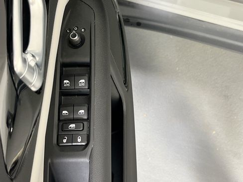 Used 2023 Jeep Compass Limited AWD/4WD image 17