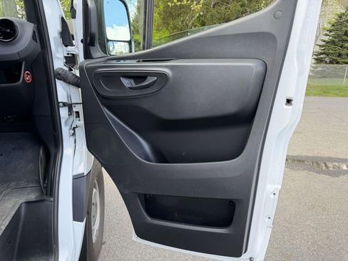 Used 2020 Mercedes-Benz Sprinter 2500 image 21