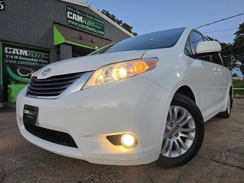 Used 2013 Toyota Sienna XLE image 58