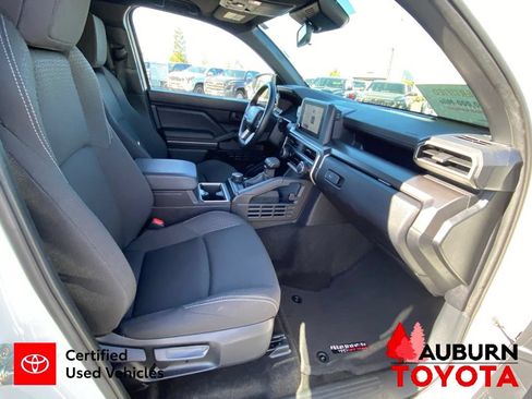 Certified 2025 Toyota 4Runner SR5 AWD/4WD image 17