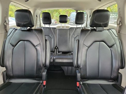 Certified 2024 Chrysler Pacifica Touring-L image 16