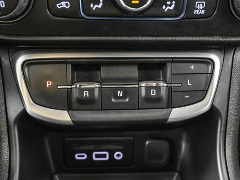 Used 2023 GMC Terrain SLT image 32