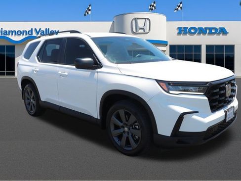 Certified 2025 Honda Pilot Sport image 1