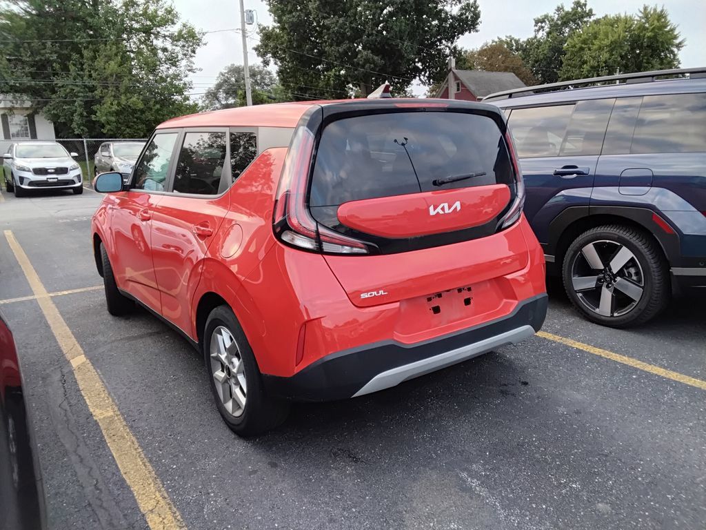 Used 2023 Kia Soul LX w/ LX Technology Package FWD image 6