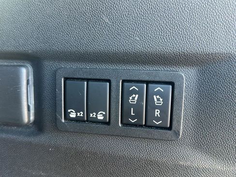 Used 2021 Chevrolet Tahoe High Country w/ Premium Package image 15