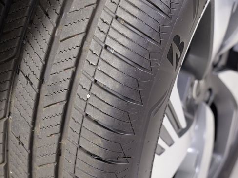 Used 2025 Audi Q6 e-tron Premium image 68