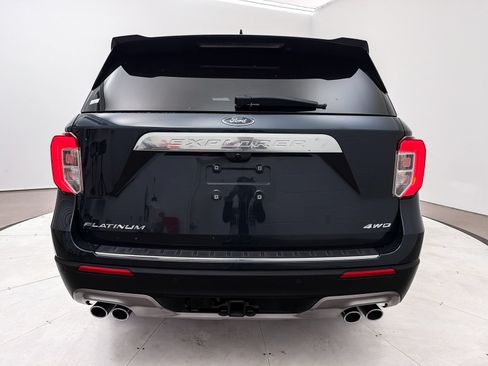 Used 2023 Ford Explorer Platinum w/ Technology Package AWD/4WD image 16