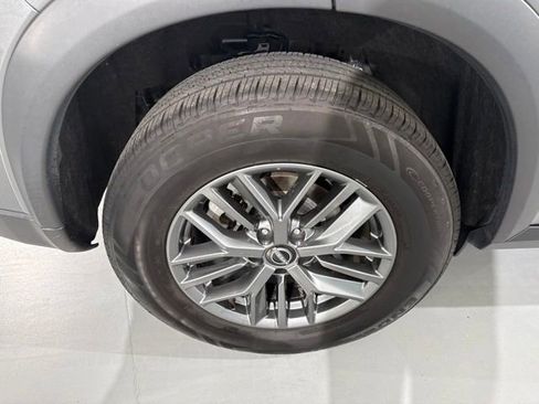 Used 2024 Nissan Rogue S FWD image 11
