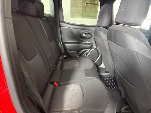 Used 2023 Jeep Renegade Latitude image 27