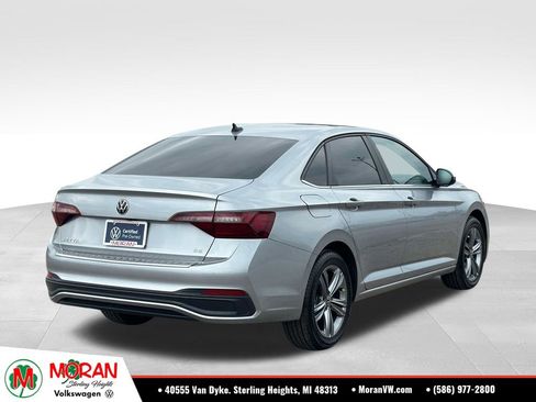 Certified 2023 Volkswagen Jetta SE w/ Panoramic Sunroof Package FWD image 4