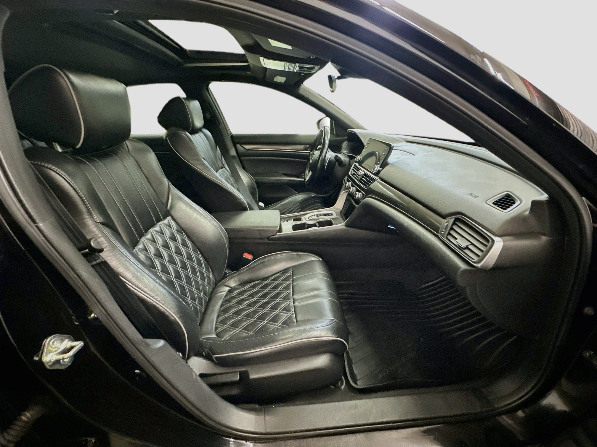 Used 2020 Honda Accord Sport image 32