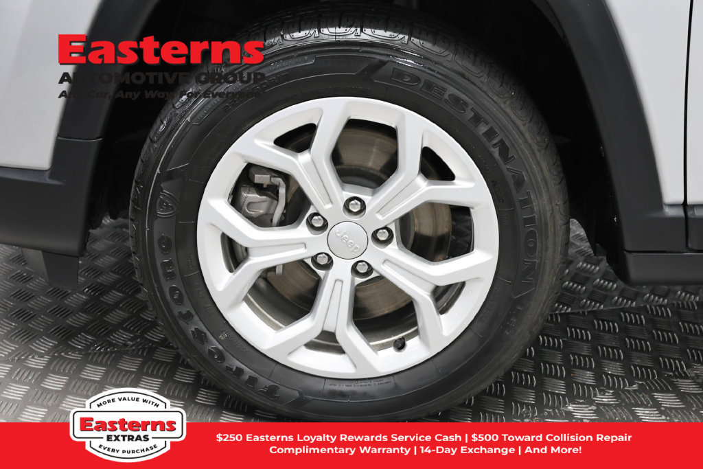 Used 2024 Jeep Compass Latitude AWD/4WD image 32
