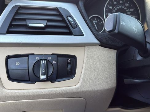 Used 2018 BMW 320i Sedan image 16