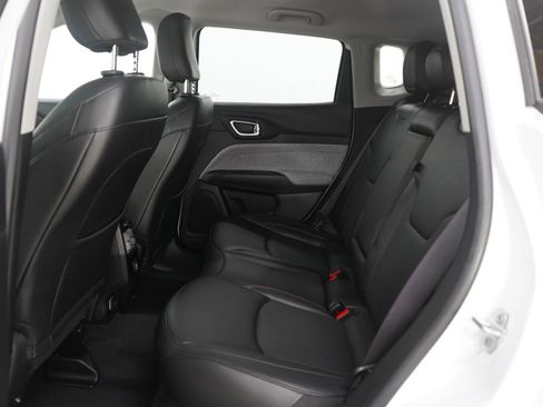 Used 2022 Jeep Compass Latitude image 17