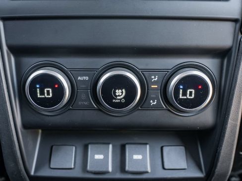 Used 2024 Land Rover Defender 130 X-Dynamic SE AWD/4WD image 43