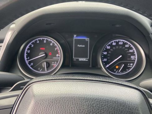 Used 2023 Toyota Camry SE image 19